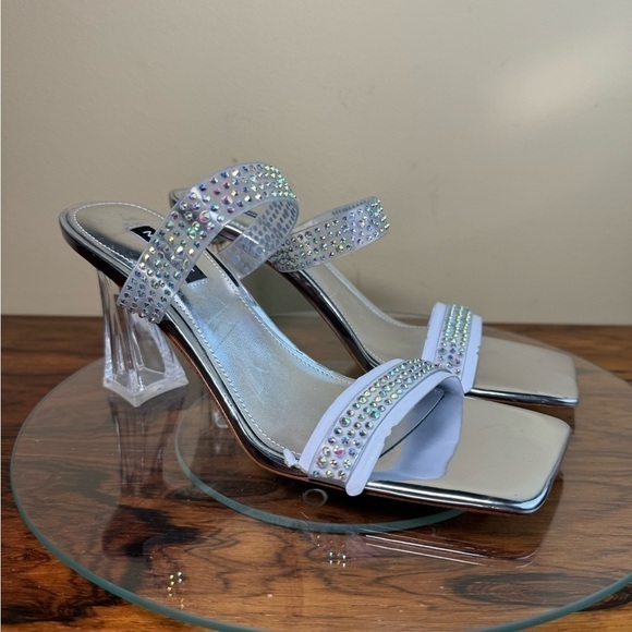 Nine West Darla Sandal in clear silver - Picture 5 of 16